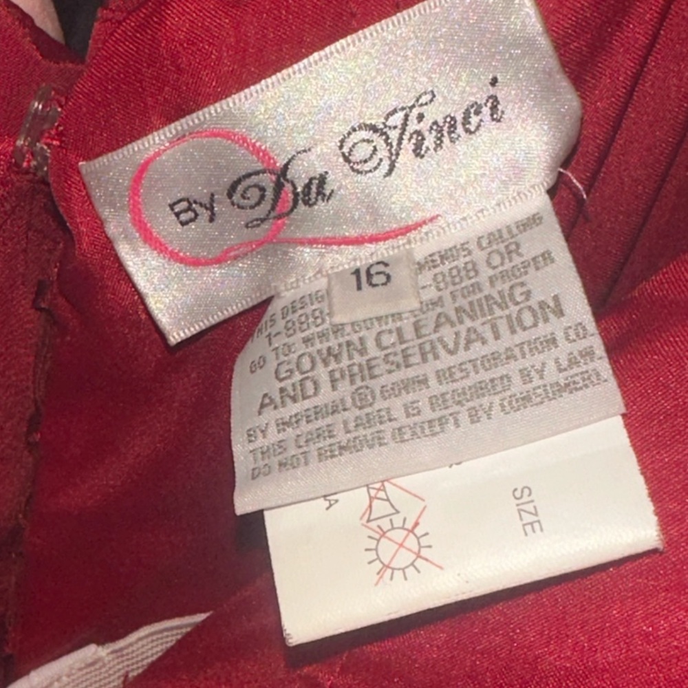 NWT Q by DaVinci Quinceañera Red & White Ruffled BallGown Prom Dress Size 16 - Picture 3 of 3